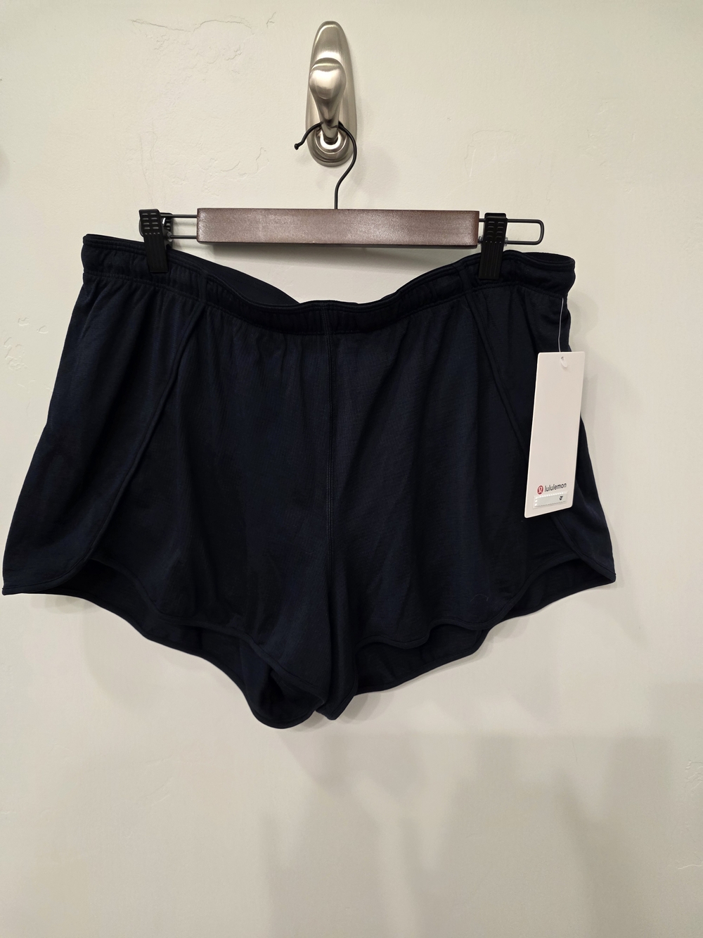 Lululemon Swiftly Tech MR Short 3" Size 14